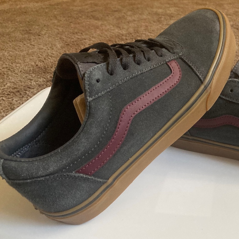 VANS SUEDE SKATE SHOES / MEN’S SZ 9.5